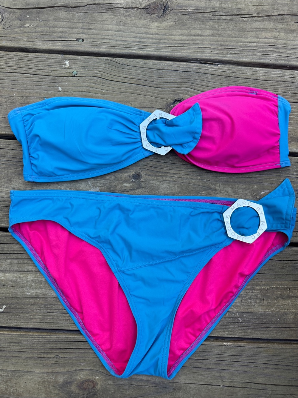 Marc by Marc Jacob’s colorblock
Bikini, size L & XL